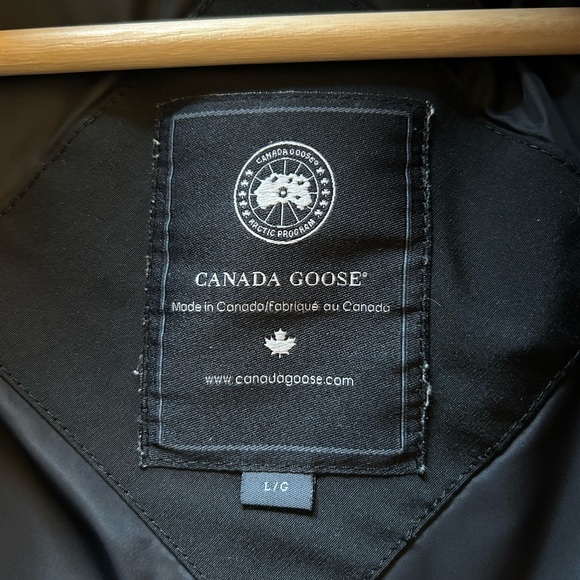 Woman’s Canada Goose Parka Jacket - Picture 4 of 10